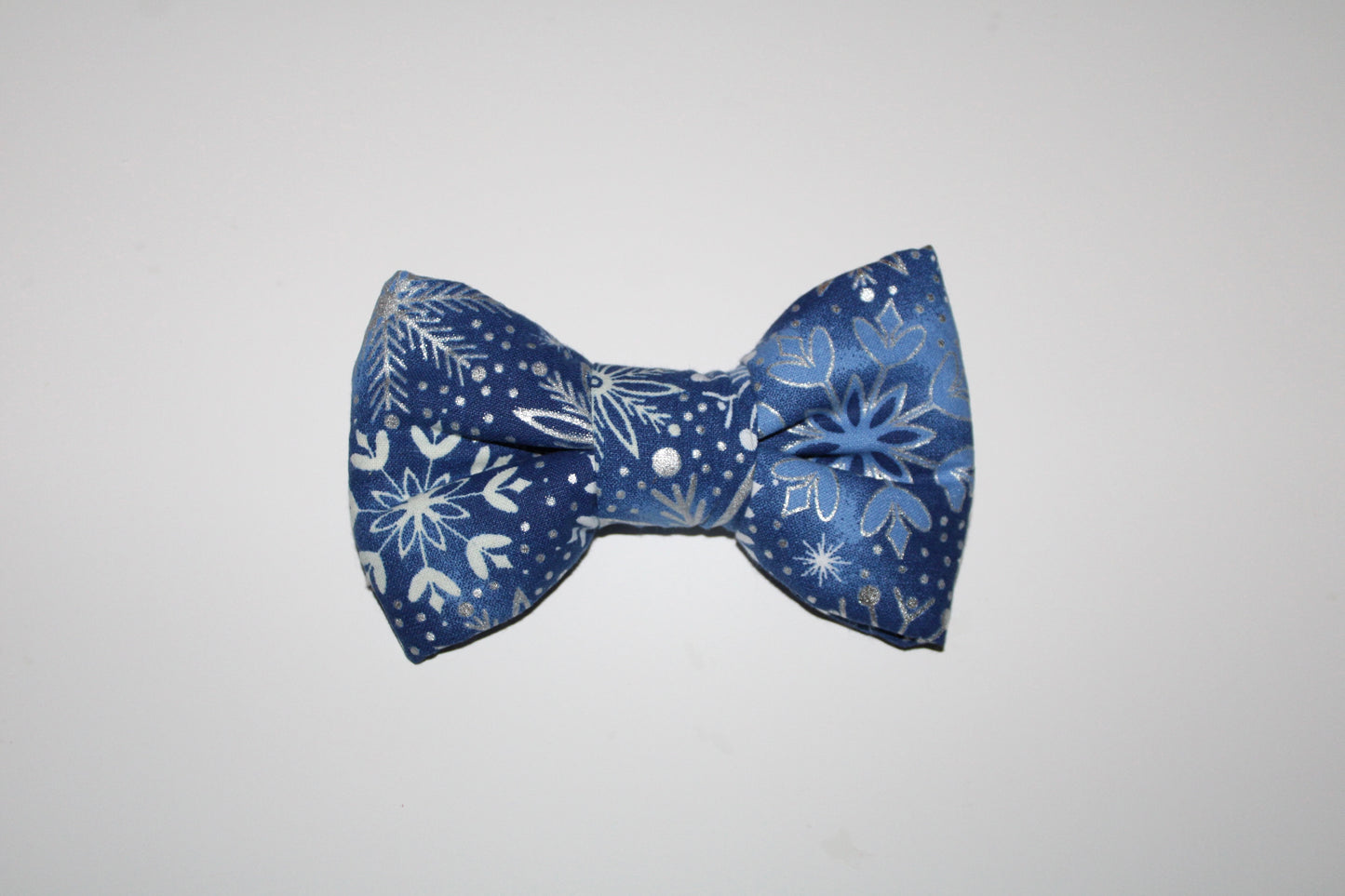 Shimmer Silver Snowflake Bowtie